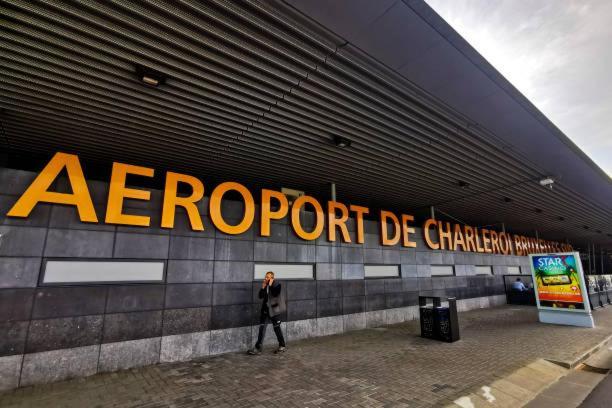 Station 64 A4 Charleroi-Airport 아파트 외부 사진